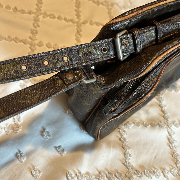 Authentic Louis Vuitton Monogram Dual Compartment Camera Messenger Crossbody Bag - Picture 14 of 16